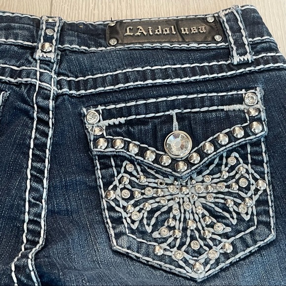 L.A. IDOL Blue Embellished Stretchy Jean Capris w/ Contrasting colored stitching - Picture 11 of 11